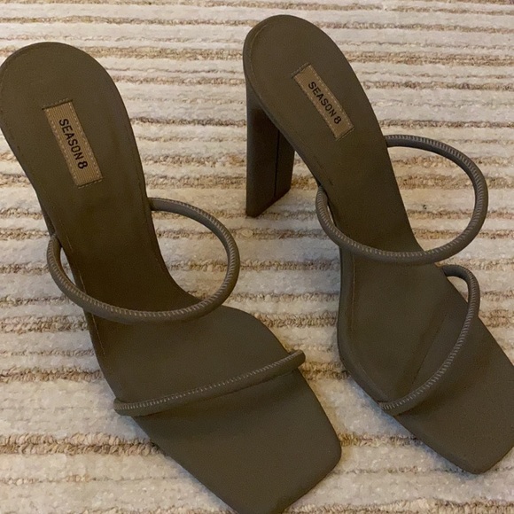YEEZY SEASON 8 SANDAL HEEL - Picture 3 of 7